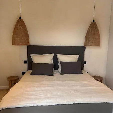 Βίλα De Charme Avec Grand Jardin Centre Sur *