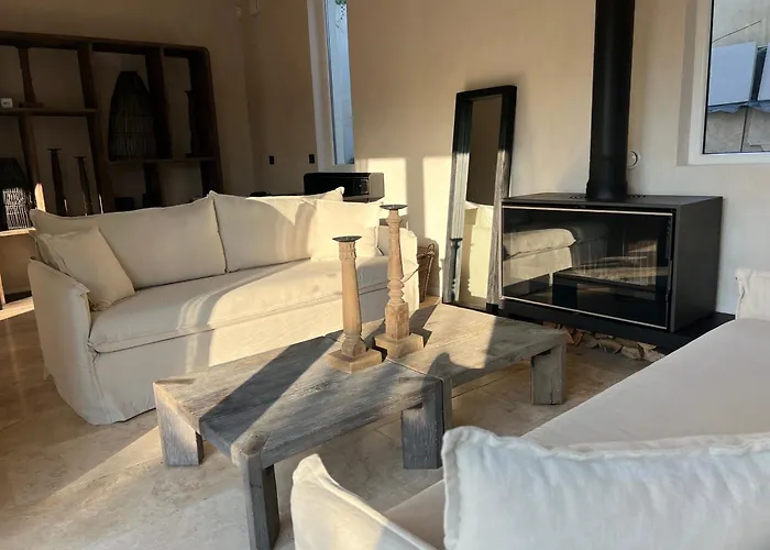 فيلة De Charme Avec Grand Jardin Centre Sur