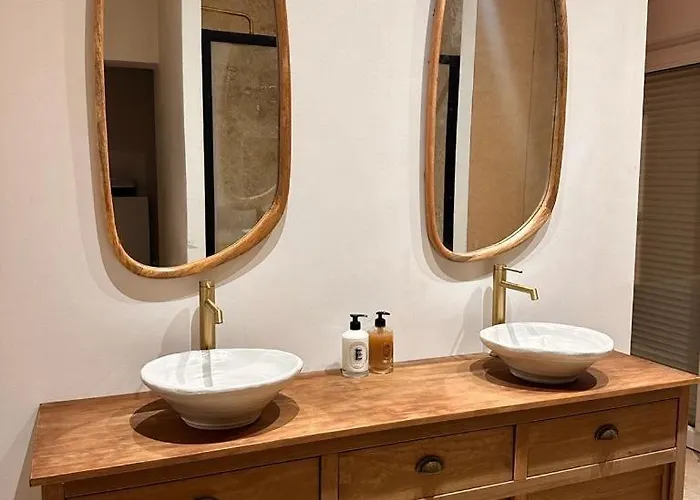 De Charme Avec Grand Jardin Centre Sur